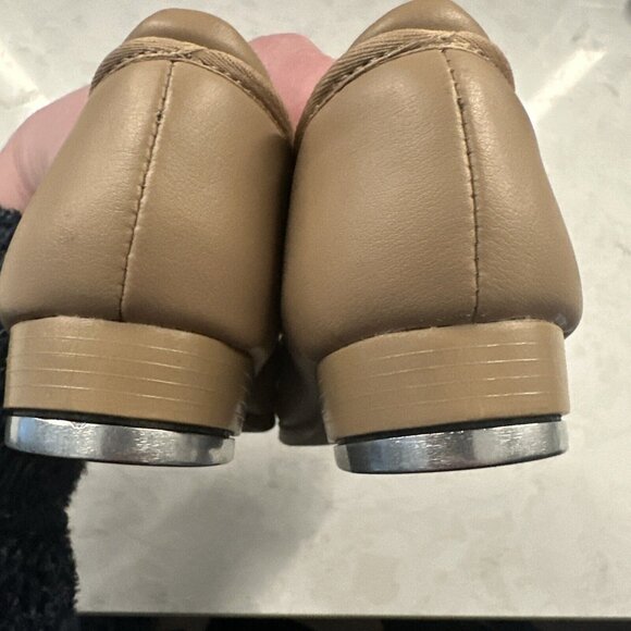 Capezio Tap Shoes Girls 11 M Tan Nude Dance Class Easy On Performance Classic - Picture 9 of 9